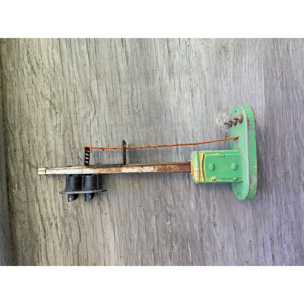 Lionel Pre-War O Scale Railroad Signal Cross Bar Rail Gate